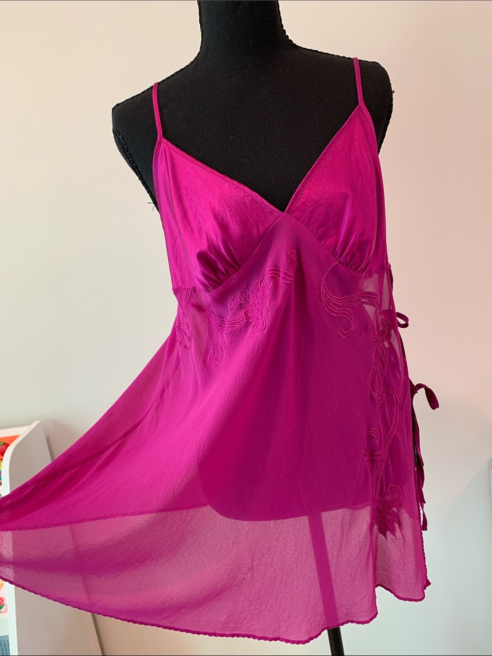 Vintage 100 silk Victoria's Secret Magenta Lace-Accent Slip Chemise/dress - Picture 6 of 16